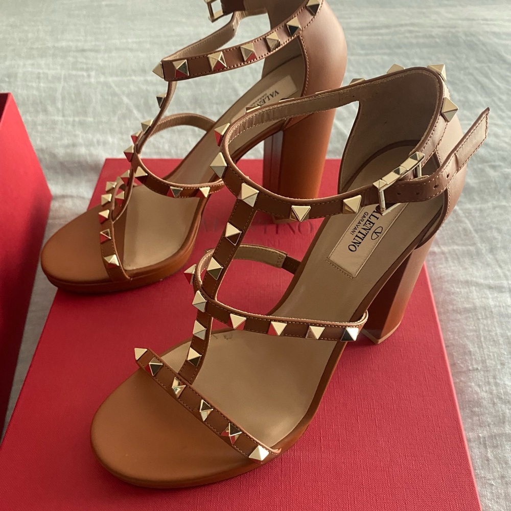 VALENTINO HEELS size 38